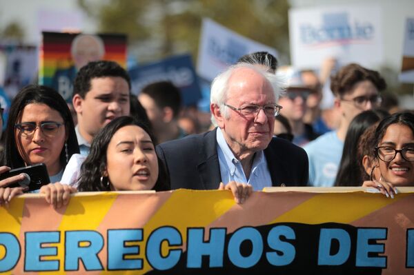 Democrats Reportedly Rattled by Prospect of Sanders Snaring Nomination to Face off Against Trump Democrats Reportedly Rattled by Prospect of Sanders Snaring Nomination to Face off Against Trump - Sputnik International