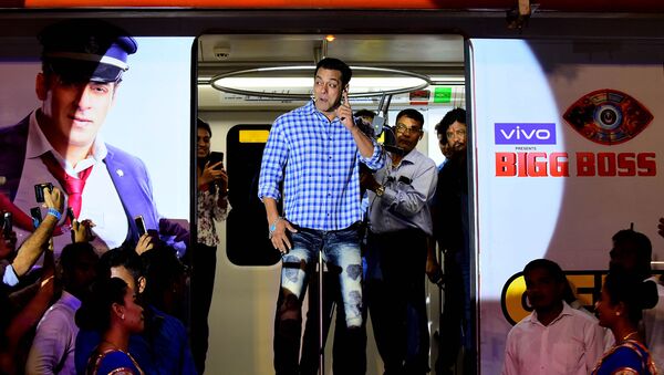 Indian Bollywood actor and host of reality television program Bigg Boss season 13 Salman Khan (C) arrives to attend a the show's press conference at Metro Corporation Yard in Mumbai on September 23, 2019. Bigg Boss 13 is scheduled to premiere on September 29.  - Sputnik International