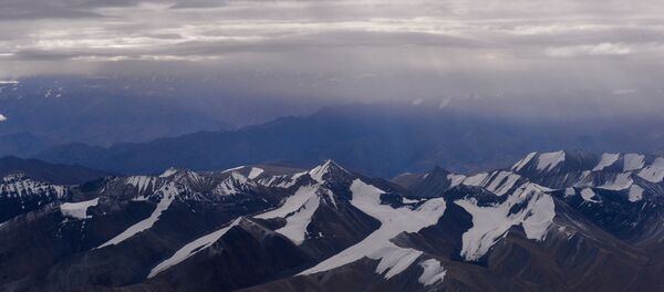 This photograph taken on August 22, 2016, shows a general view of the Himalayan Mountain Range in Ladakh in the northern state of Jammu and Kashmir.  - Sputnik International