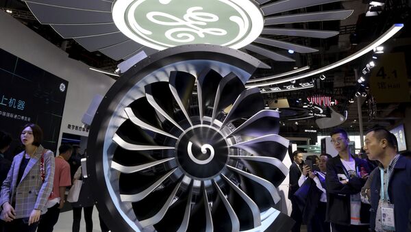 Visitors look at a turbine engine displayed at the General Electric booth during China International Import Expo in Shanghai on Wednesday, Nov. 6, 2019 - Sputnik International