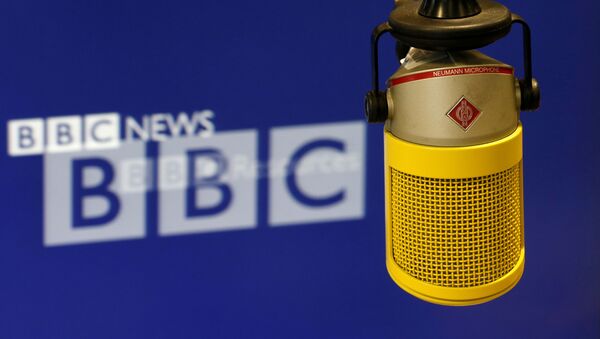 he microphone that newsreader Iain Purdon used to deliver the final BBC World Service - Sputnik International