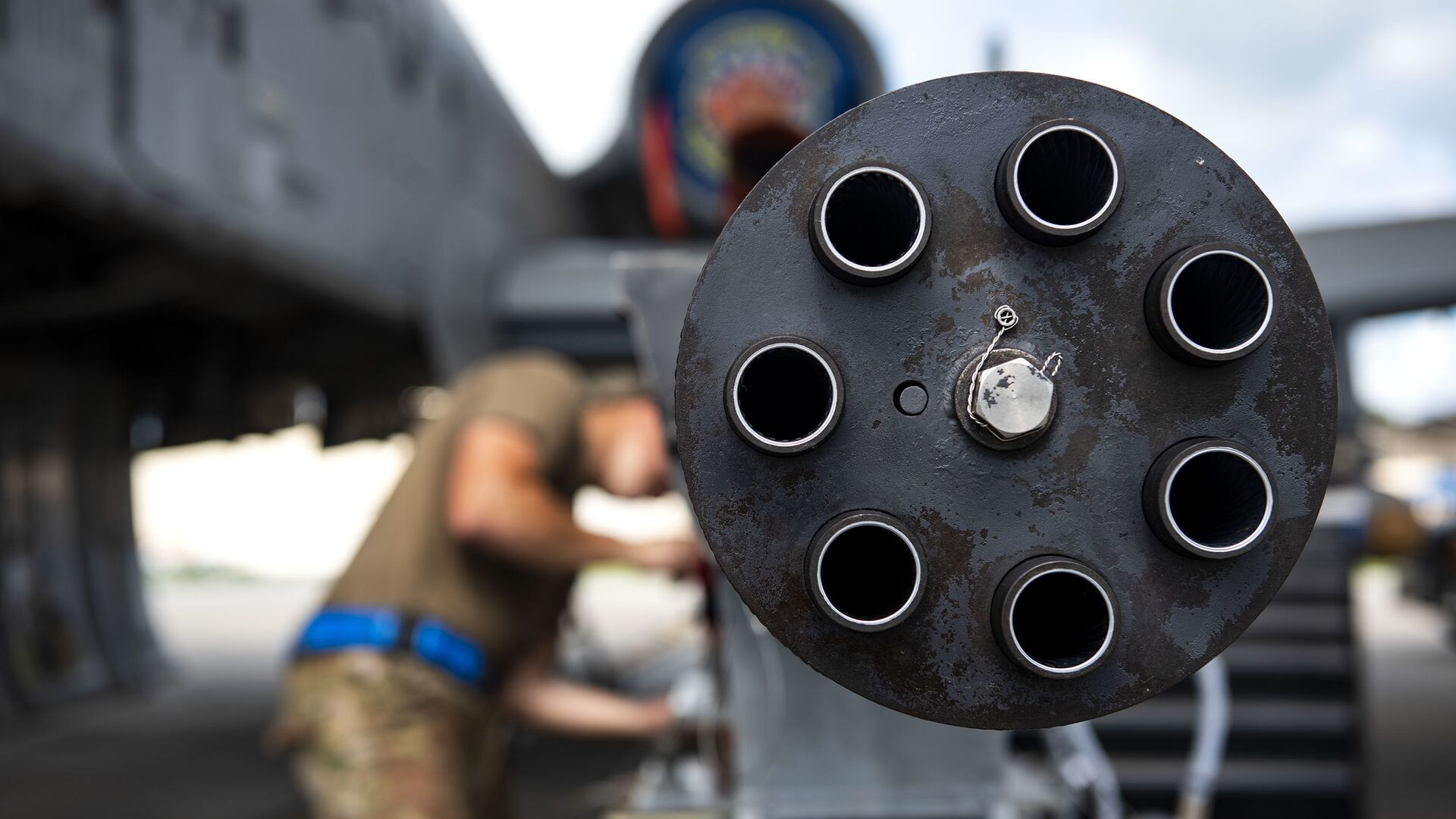 A 30mm GAU-8 Gatling Gun system gets secured during unscheduled maintenance, July 23, 2019, at Moody Air Force Base, Ga. Unscheduled maintenance occurs when discrepancies are discovered with A-10C Thunderbolt II weapon systems - Sputnik International, 1920, 30.06.2023