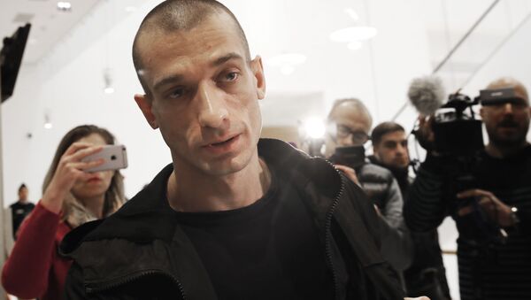   Russian performance artist Pyotr Pavlensky arrives at the Paris courthouse, Thursday, Jan. 10, 2019. - Sputnik International
