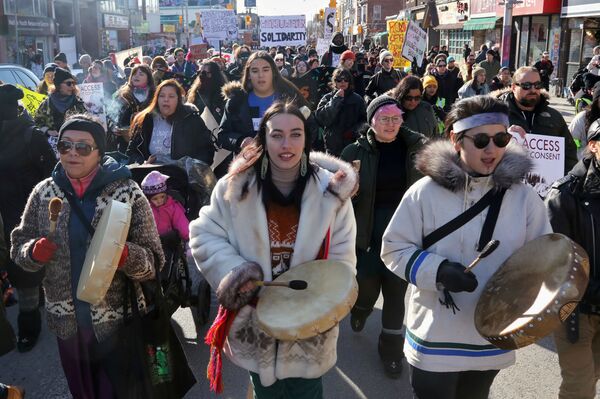 Canada’s National Passenger Rail Company Lays Off 1,000 Amid Pipeline Blockades - Sputnik International