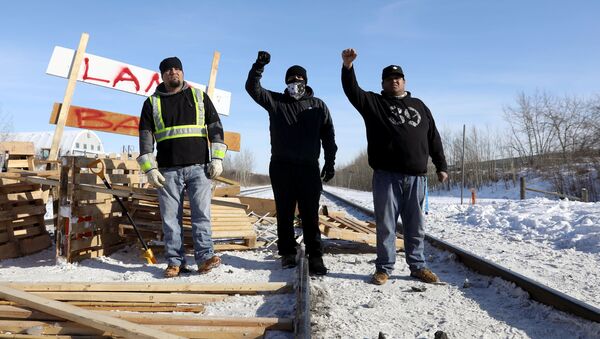 Supporters of the indigenous Wet'suwet'en Nation's in Edmonton, Alberta, Canada - Sputnik International