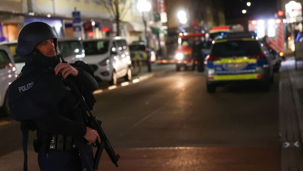 A police officer secures the area after a shooting in Hanau near Frankfurt, Germany, February 19, 2020 - Sputnik International