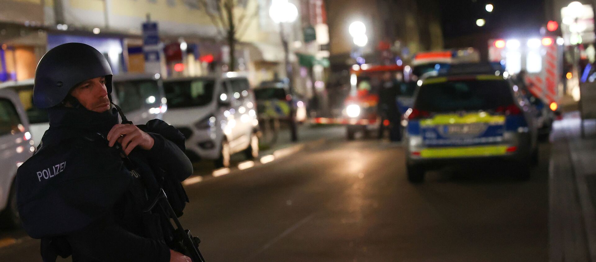 A police officer secures the area after a shooting in Hanau near Frankfurt, Germany, February 19, 2020 - Sputnik International, 1920, 19.02.2020