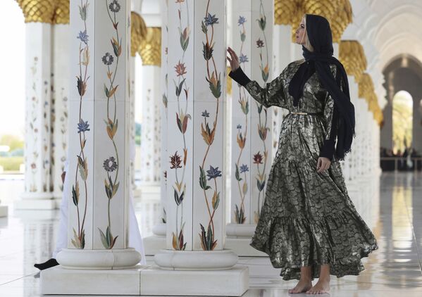 Ivanka Trump, the daughter and senior adviser to U.S. President Donald Trump visits the Sheikh Zayed Grand Mosque in Abu Dhabi, United Arab Emirates, Saturday, Feb. 15, 2020. - Sputnik International