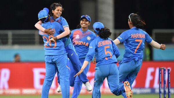 India's bowler Poonam Yadav (2nd L) celebrates bowling Australia's Ellyse Perry on her first ball during the opening match of the women's Twenty20 World Cup cricket tournament at the Sydney Showground in Sydney on February 21, 2020 - Sputnik International