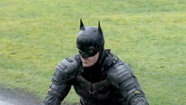 Robert Pattinson’s ‘The Batman’ suit revealed in leaked movie set photos - Sputnik International
