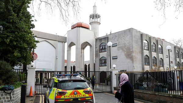A woman stands outside the London Central Mosque in London, Britain February 21, 2020.  - Sputnik International