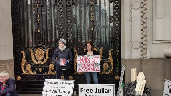 Protesters gather outside Australia House in London on Saturday for a rally in support of WikiLeaks founder Julian Assange ahead of extradition hearings. - Sputnik International