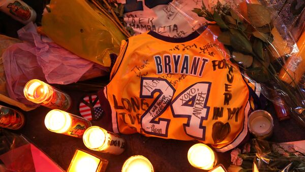Floral and gift tributes lie outside Staples Center before a Los Angeles Lakers home game as mourners paid respects to Kobe Bryant after a helicopter crash killed the retired basketball star and his daughter Gianna, in Los Angeles, California, U.S., January 31, 2020. - Sputnik International