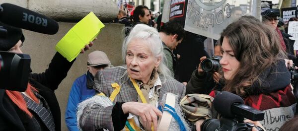 Vivienne Westwood attends a rally in support of Assange in London on 22 Feb 2020 - Sputnik International