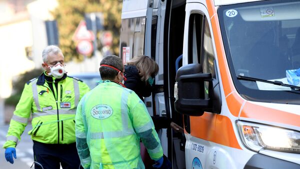 A woman is taken into an ambulance amid a coronavirus outbreak in northern Italy, in Casalpusterlengo, February 22, 2020 - Sputnik International