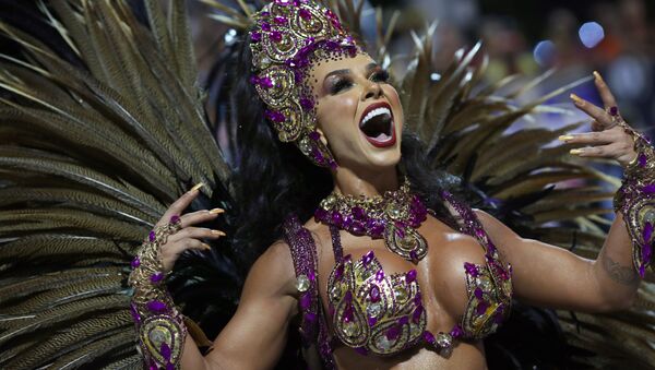 A Reveller from Barroca Zona Sul samba school performs during the first night of the Carnival parade at the Sambadrome in Sao Paulo, Brazil, February 21, 2020.  - Sputnik International