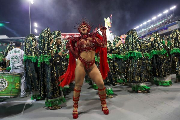 Drum queen Viviane Araujo from Mancha Verde samba school performs during the first night of the Carnival parade at the Sambadrome in Sao Paulo, Brazil, February 22, 2020. - Sputnik International