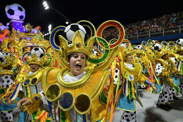 Revellers of the Tom Maior samba school perform during the first night of carnival in Sao Paulo Brazil at the city's Sambadrome early on February 22, 2020. - Sputnik International