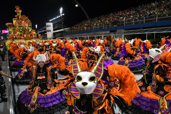 The Dragoes da Real samba school perform during the first night of carnival in Sao Paulo Brazil at the city's Sambadrome in the early hours of February 22, 2020. - Sputnik International