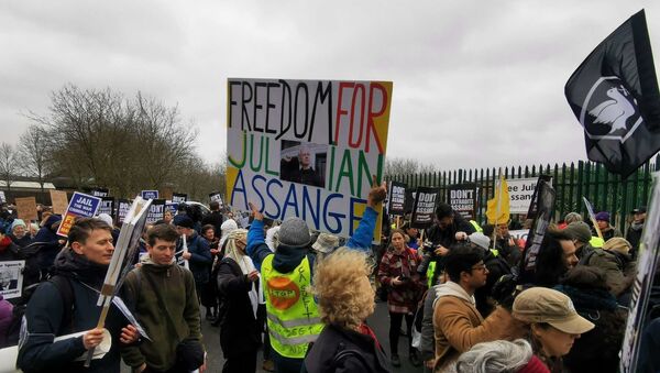 Assange supporters hold protest in London - Sputnik International