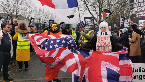 Assange supporters hold protest in London - Sputnik International