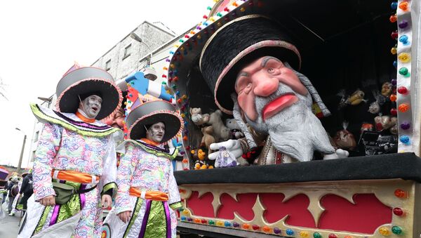 A float with an effegy of an ultra-Orthodox Jew is seen during a carnival parade in Aalst, Belgium - Sputnik International