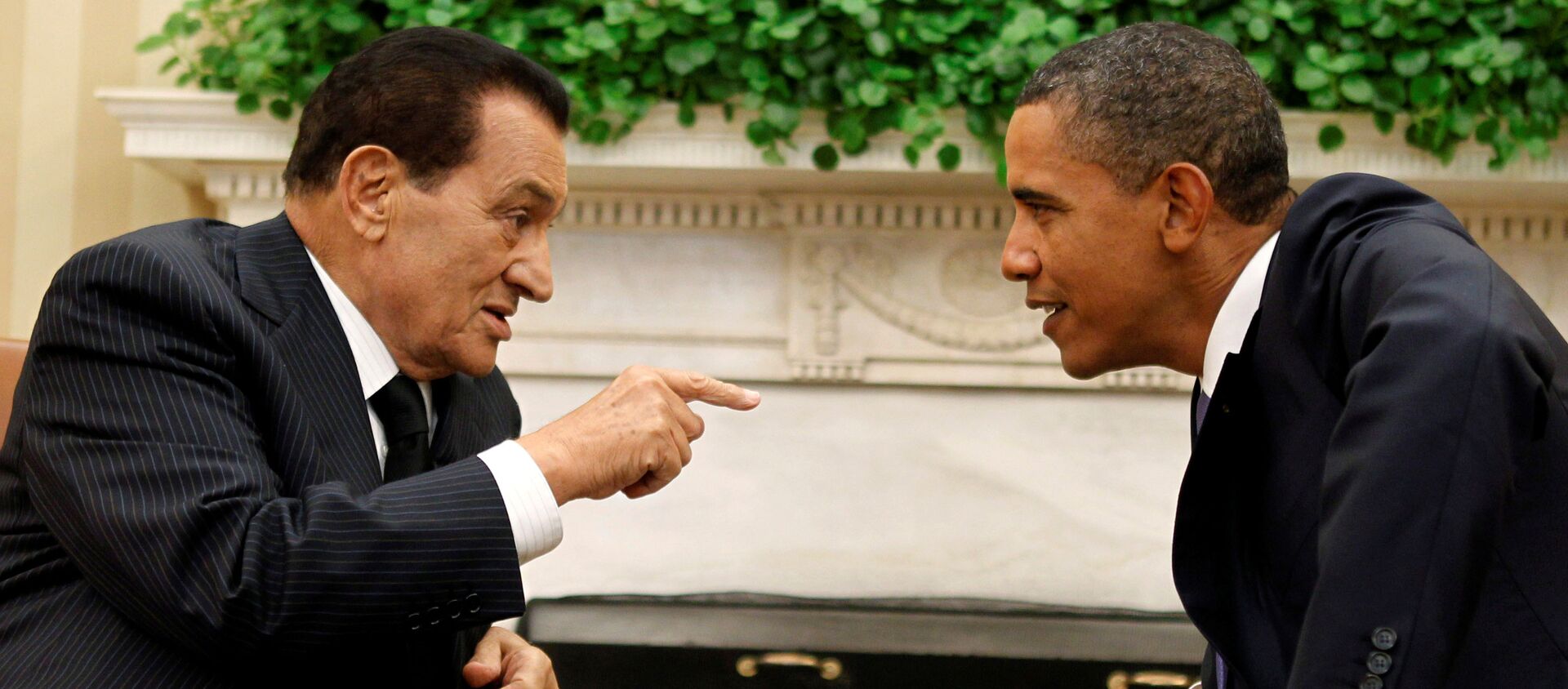 US President Barack Obama (R) meets with Egypt's President Hosni Mubarak in the Oval Office of the White House in Washington September 1, 2010 - Sputnik International, 1920, 26.02.2020