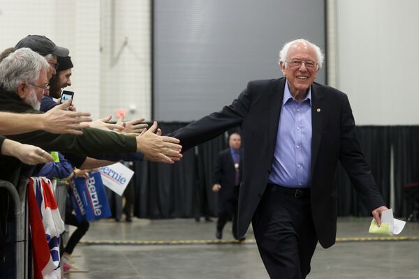 Flush with Cash? Sen. Elizabeth Warren Campaign Hauled in Over $29 Mln in February Alone Flush with Cash? Sen. Elizabeth Warren Campaign Hauled in Over $29 Mln in February Alone - Sputnik International