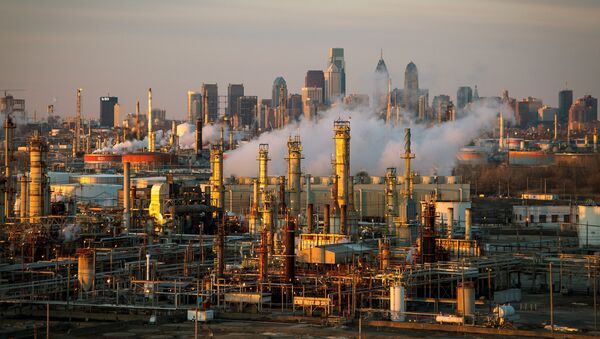 The Philadelphia Energy Solutions oil refinery is seen at sunset in front of the Philadelphia skyline March 24, 2014 - Sputnik International