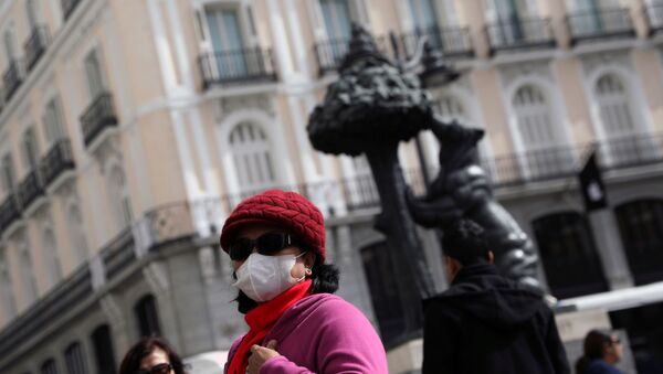 A tourist wears a protective mask outside Puerta del Sol square amid the novel coronavirus outbreak in Madrid, Spain, February 27, 2020 - Sputnik International