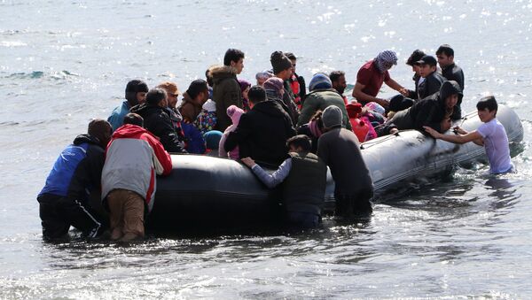Migrants board a dinghy bound for the Greek island of Lesbos, in the Turkish coastal town of Ayvacik in Canakkale province, Turkey, February 28, 2020. Burak Gezen/Demiroren News Agency (DHA) via REUTERS ATTENTION EDITORS - THIS PICTURE WAS PROVIDED BY A THIRD PARTY. NO RESALES. NO ARCHIVE. TURKEY OUT. NO COMMERCIAL OR EDITORIAL SALES IN TURKEY. - Sputnik International