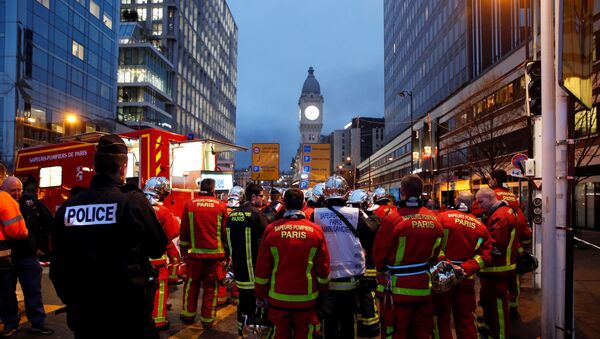 Emergency personnel gather at the scene of a fire next to the entrance of the Gare de Lyon railway station in Paris, France, 28 February 2020. - Sputnik International