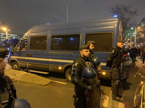 Protesters Start Fire Near Paris Gare De Lyon Railway Station – Police - Sputnik International