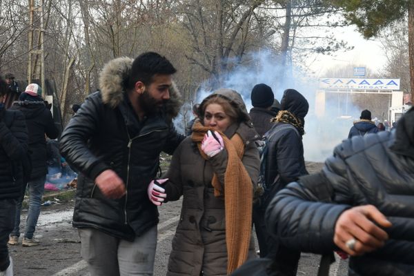 Greek Police Use Tear Gas Against Refugees After Turkey Says It Cannot Stem Migrant Flow From Syria Greek Police Use Tear Gas Against Refugees After Turkey Says It Cannot Stem Migrant Flow From Syria - Sputnik International