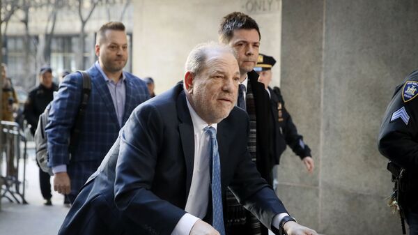 Harvey Weinstein arrives at a Manhattan courthouse as jury deliberations continue in his rape trial, Monday, Feb. 24, 2020, in New York. - Sputnik International