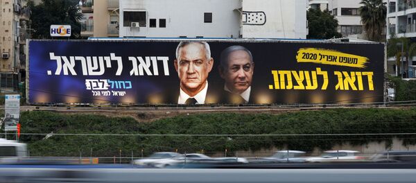 Traffic moves past a Blue and White party election campaign poster, depicting party leader Benny Gantz, and Israeli Prime Minister Benjamin Netanyahu, in Tel Aviv, Israel February 18, 2020. Traffic moves past a Blue and White party election campaign poster, depicting party leader Benny Gantz, and Israeli Prime Minister Benjamin Netanyahu, in Tel Aviv, Israel February 18, 2020. - Sputnik International