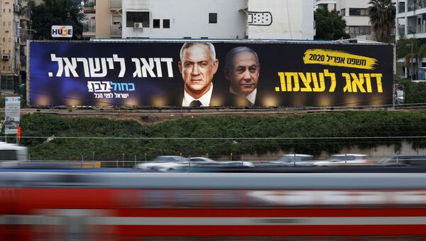 Traffic moves past a Blue and White party election campaign poster, depicting party leader Benny Gantz, and Israeli Prime Minister Benjamin Netanyahu, in Tel Aviv, Israel February 18, 2020. - Sputnik International