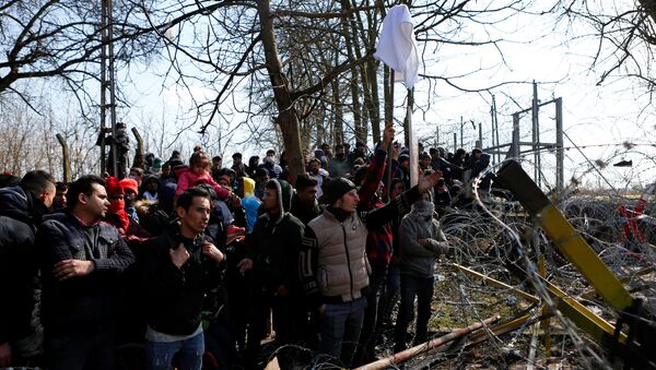 Migrants wait at the Turkey's Pazarkule border crossing with Greece's Kastanies, near Edirne, Turkey, March 1, 2020. REUTERS/Osman Sadi Temizel NO RESALES. NO ARCHIVES - Sputnik International