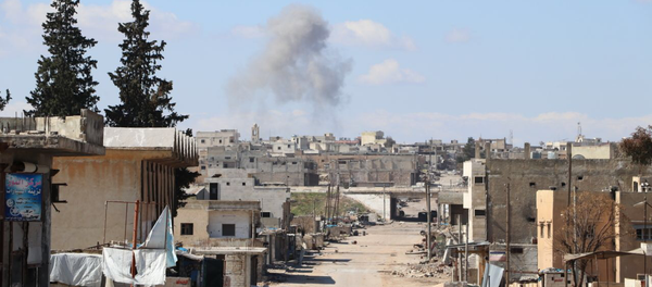 Smoke is rising over town of Saraqib, Syria's Idlib Governorate - Sputnik International