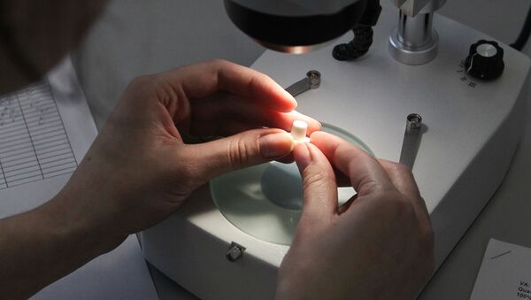 A company employee checks the quality of the ceramic  implants (File) - Sputnik International