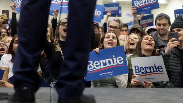 Democratic 2020 U.S. presidential candidate Senator Bernie Sanders rallies with supporters in an overflow room aside from the main event in St. Paul, Minnesota, U.S. March 2, 2020. - Sputnik International