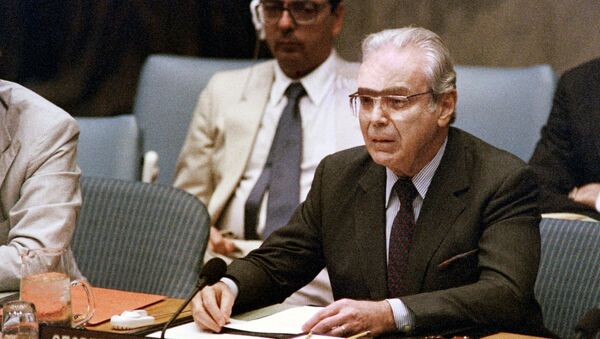 UN Secretary General Javier Perez de Cuellar announces a cease-fire in the Iran-Iraq war will begin on August 20 during a special session of the UN Security Council, at UN headquarters in New York - Sputnik International