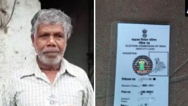 North Bengal resident Sunil Karmakar with his voter ID card that carries a dog’s  - Sputnik International