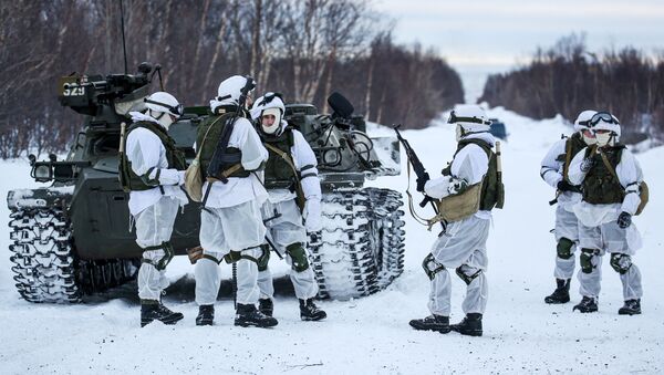 Servicemen of Separate Motorized Infantry Brigade of Russia's Nothern Fleet - Sputnik International