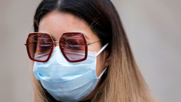 A woman in a face mask walks in the downtown area of Manhattan, New York City, after further cases of coronavirus were confirmed in New York, U.S., March 5, 2020 - Sputnik International