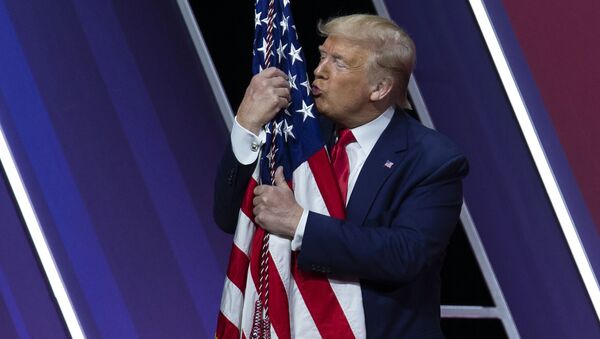 Donald Trump Kisses the American Flag - Sputnik International