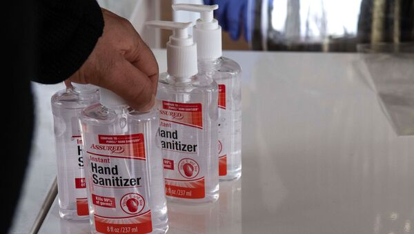 A customer buys bottles of hand sanitizer in a coronavirus pop-up store in Washington, DC - Sputnik International