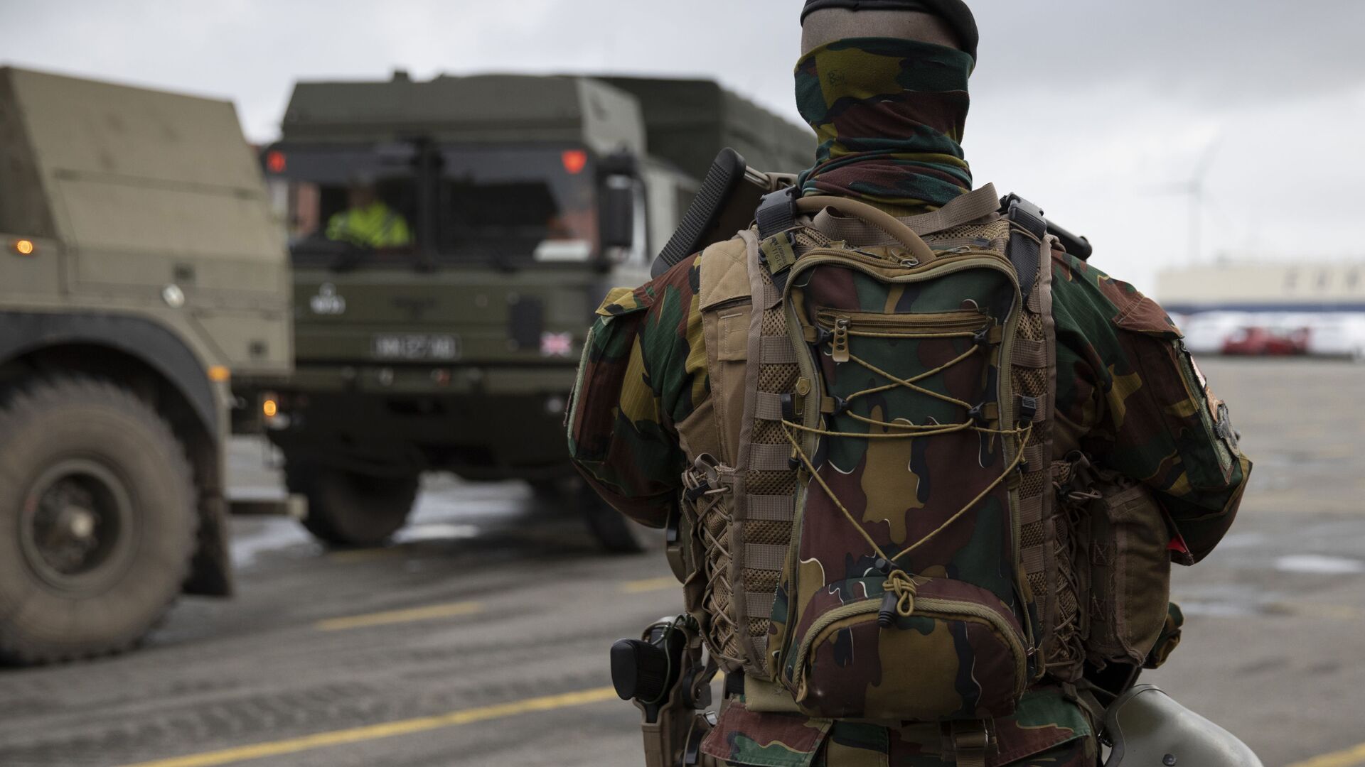 A Belgian solider patrols in a temporary military zone as vehicles arrive from a British naval vessel, taking part in U.S.-led war games, at the Port of Antwerp in Antwerp, Belgium, Monday Feb. 3, 2020. The Defender-Europe 2020 exercises will involve approximately 20,000 American troops; the biggest deployment of U.S.-based soldiers to Europe in 25 years. - Sputnik International, 1920, 05.01.2022