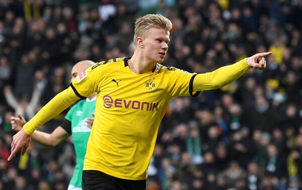 Former Man United Forward Reveals Young Footballer Who Could Replace Ronaldo and Messi - Sputnik International