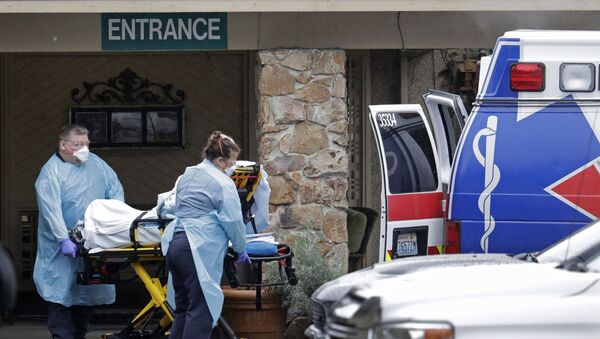 Ambulance workers move a man on a stretcher from the Life Care Centre in Kirkland, Washington into an ambulance - Sputnik International